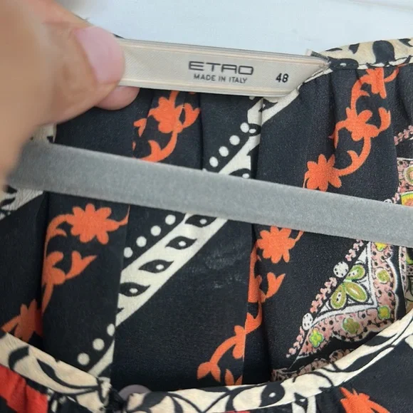 Etro silk top.. 100 percent silk. Great condition - Picture 3 of 5